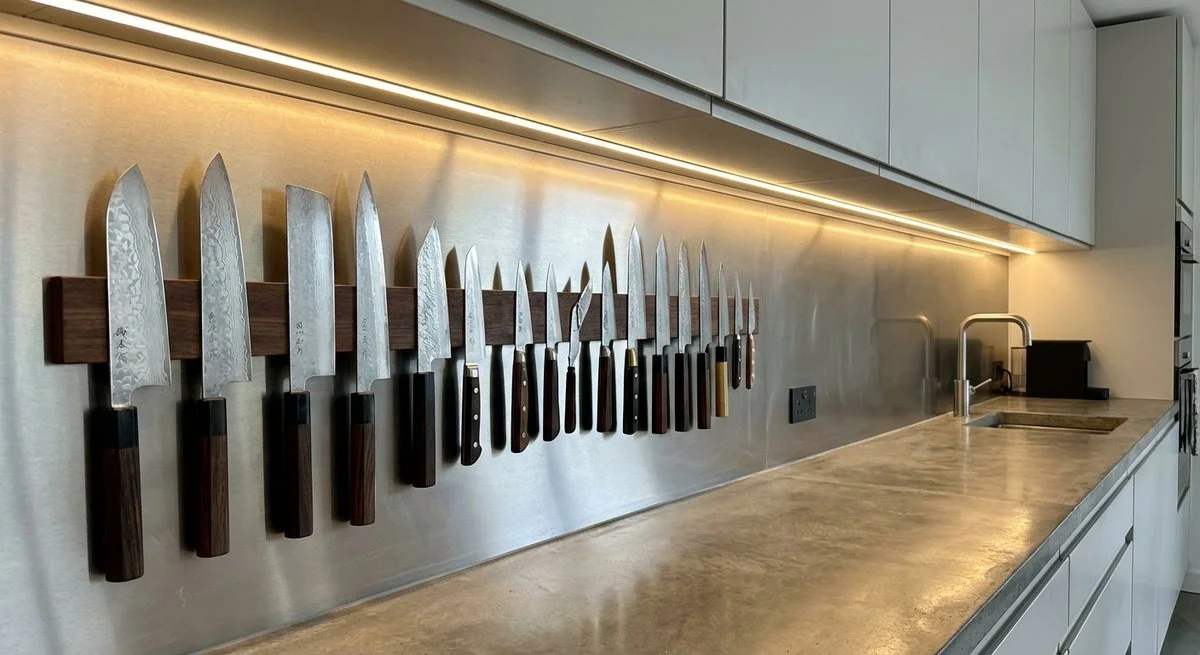 Collezione completa di coltelli Global su ceppo magnetico